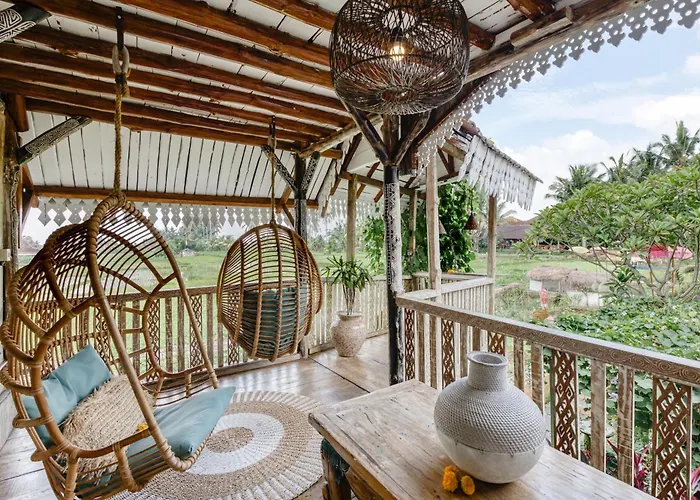 The Rice Joglo Eco-stay مزرعة للإقامة