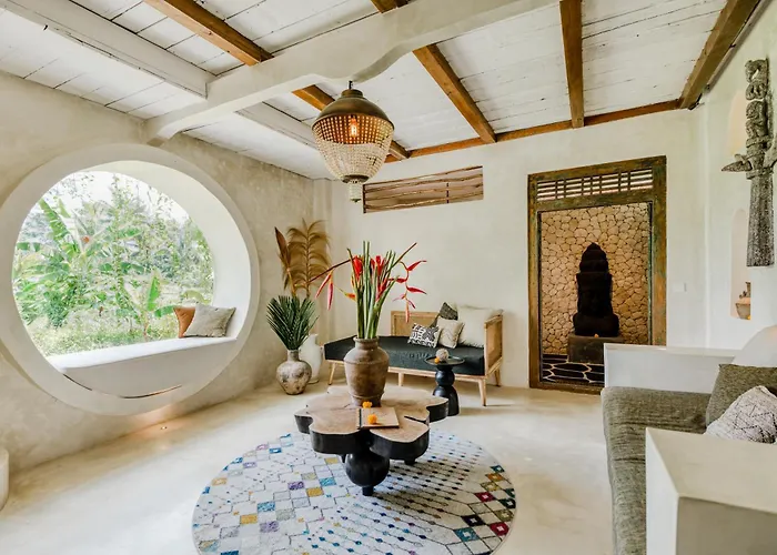 The Rice Joglo Eco-stay مزرعة للإقامة *